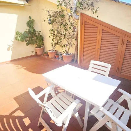 Appartamento Air Conditioned Little Penthouse With Terrace In