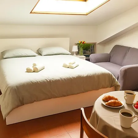 Air Conditioned Little Penthouse With Terrace In Appartamento *