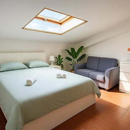 Appartamento Air Conditioned Little Penthouse With Terrace In *